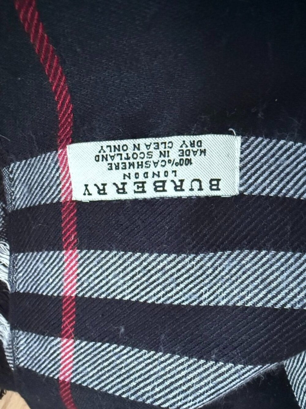 $650 Retail Burberry Nova Check Cashmere Scarf Black Classic Plaid Fringe - Picture 5 of 5